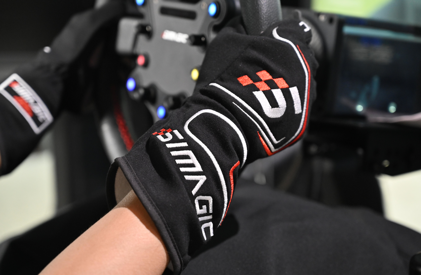 Simagic Racing Gloves – ergonomic fit for extended comfort